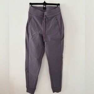 Athleta Performance Joggers in grey/purple color Size 0 Stretch - Zipper Pockets